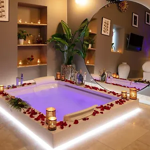  Love hôtel Aix Romantique, Vrai Jaccuzzi 2 Personnes France