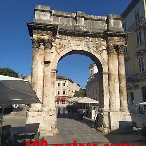  Maison d'hôtes Roman Arch- Low Budget Doublebed In Top Center Croatie